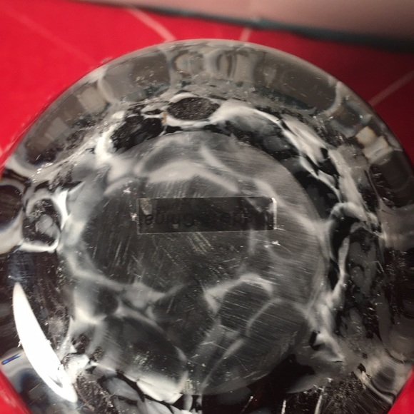 A beautiful black and white vase - Picture 6 of 10